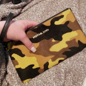 Michael kors camo fur print clutch